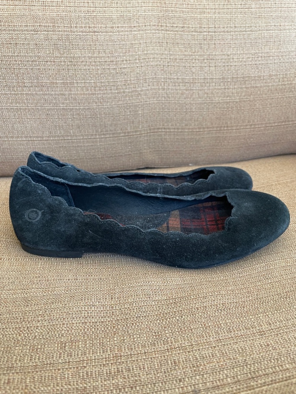 Born Woman Black Suede Scalloped Ballet Flats 6.5
